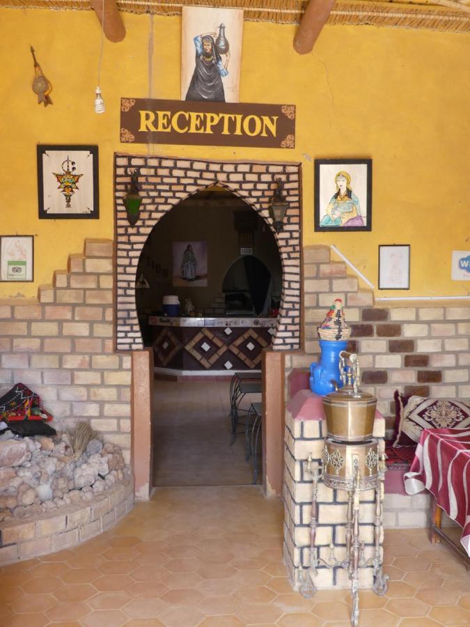 Les Pyramides Hotel Merzouga Bagian luar foto