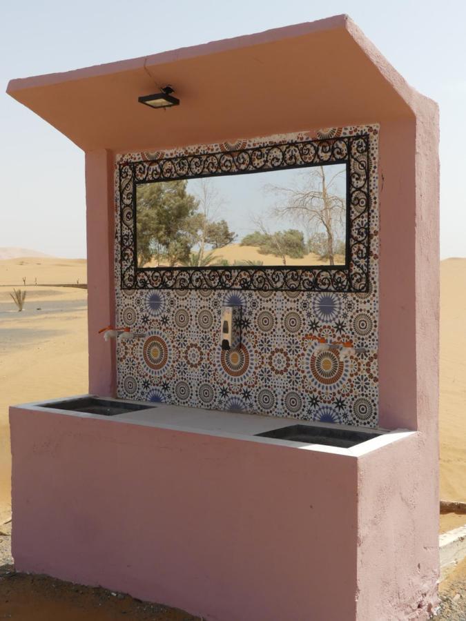 Les Pyramides Hotel Merzouga Bagian luar foto