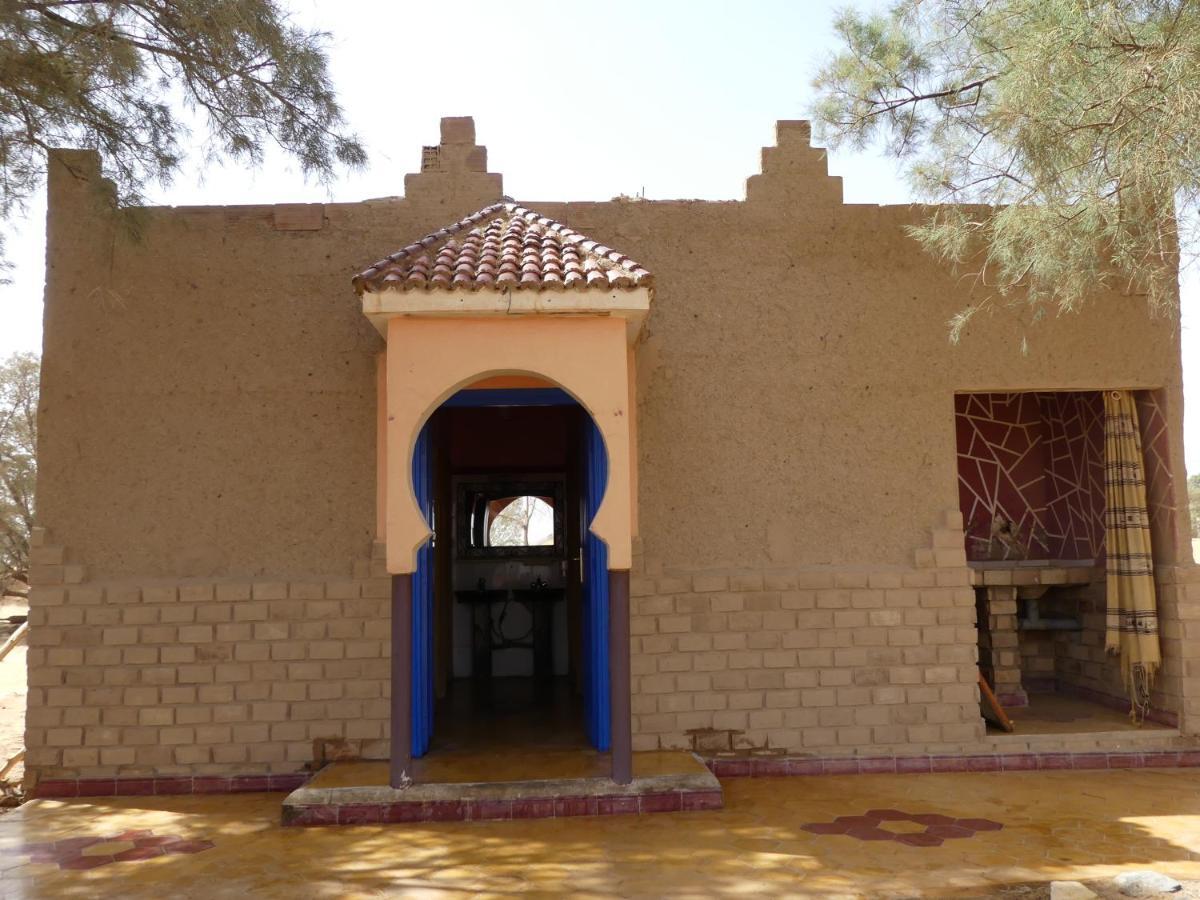 Les Pyramides Hotel Merzouga Bagian luar foto