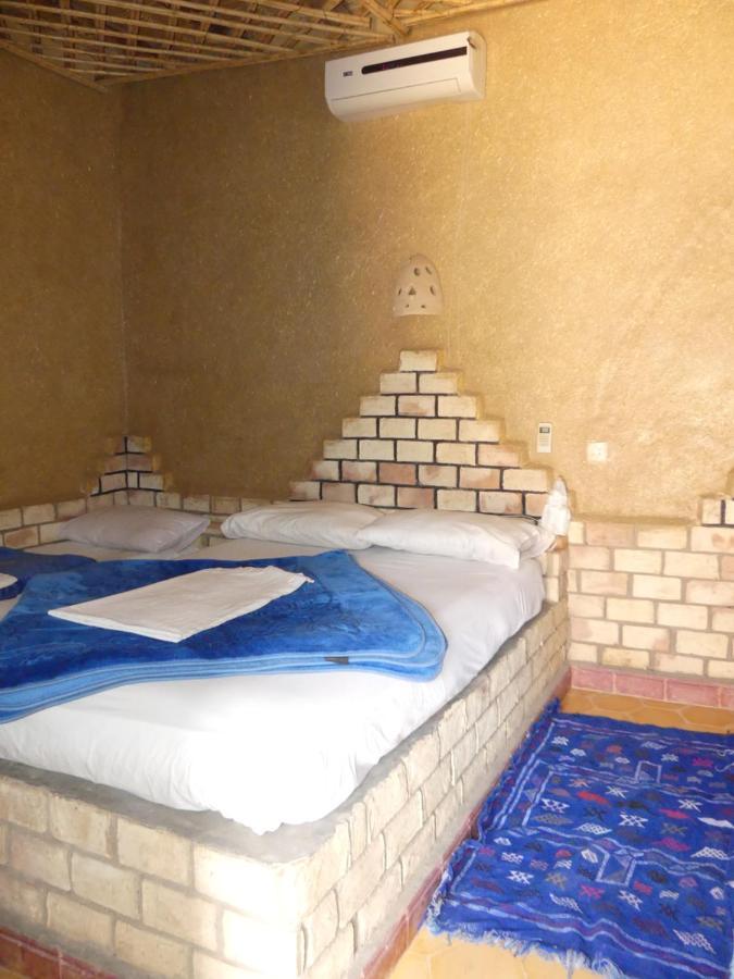 Les Pyramides Hotel Merzouga Bagian luar foto