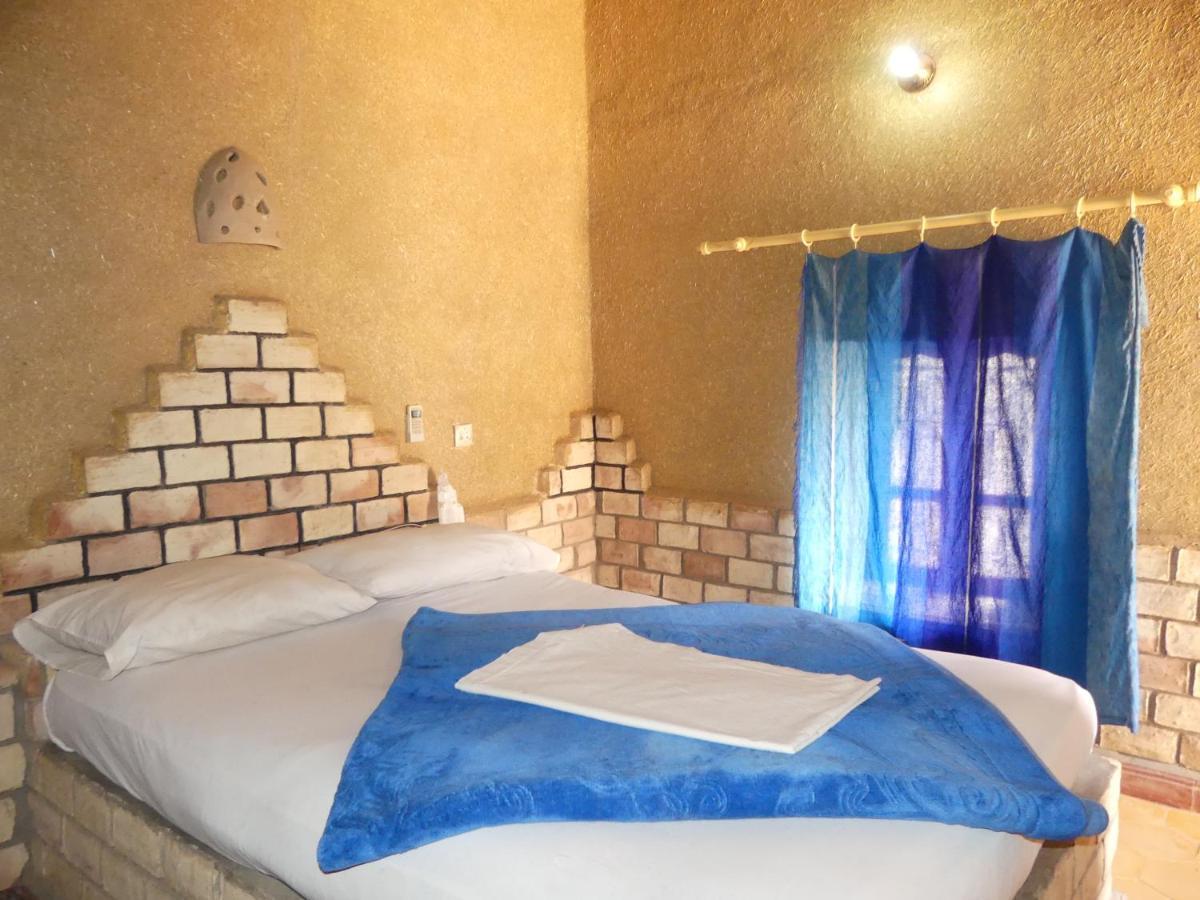 Les Pyramides Hotel Merzouga Bagian luar foto