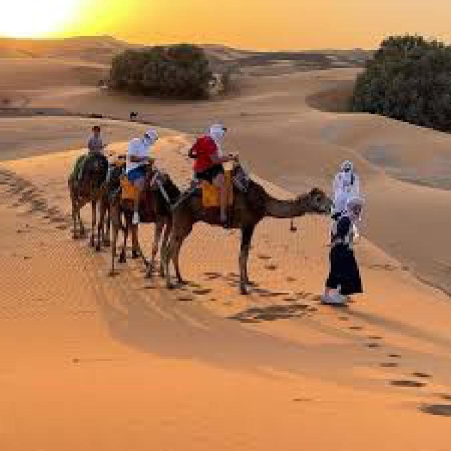 Les Pyramides Hotel Merzouga Bagian luar foto