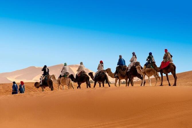 Les Pyramides Hotel Merzouga Bagian luar foto