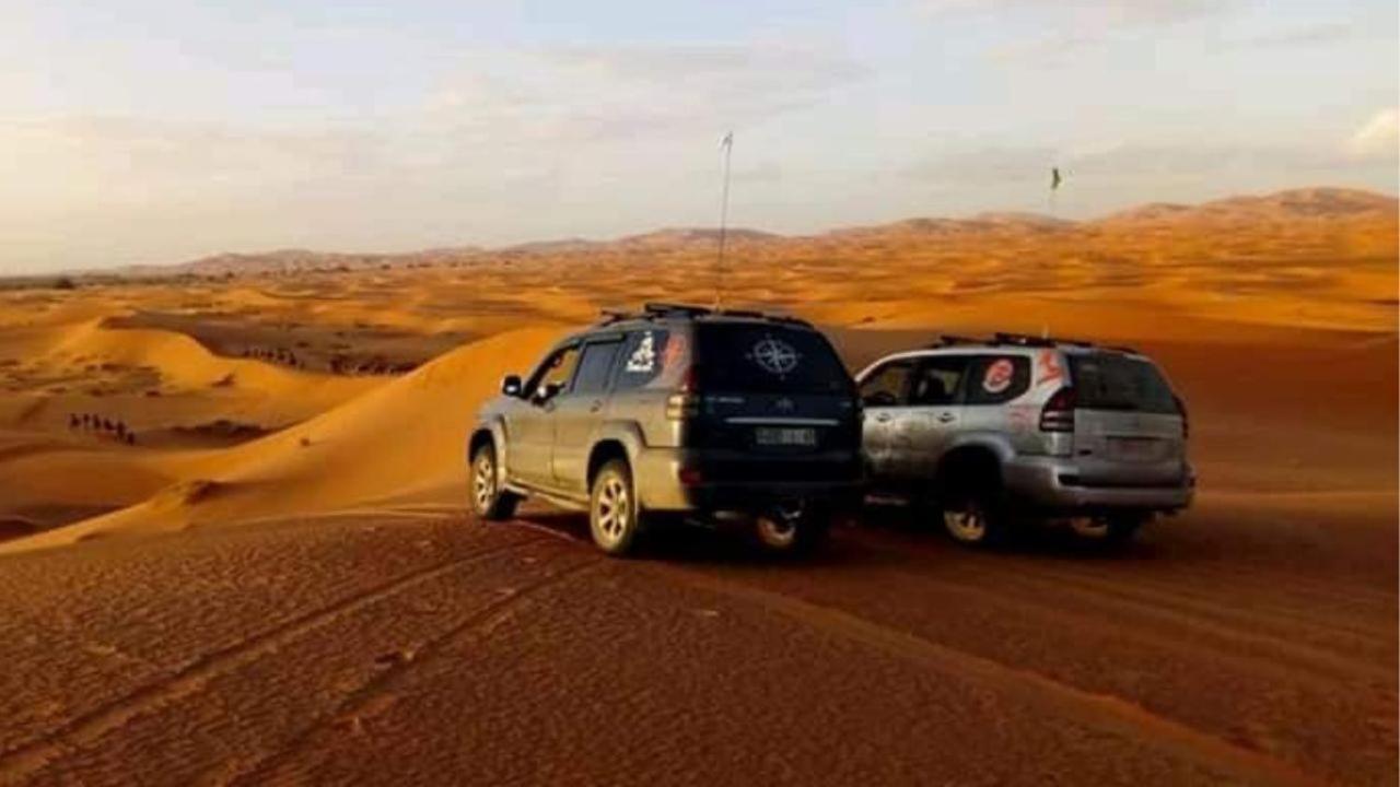 Les Pyramides Hotel Merzouga Bagian luar foto