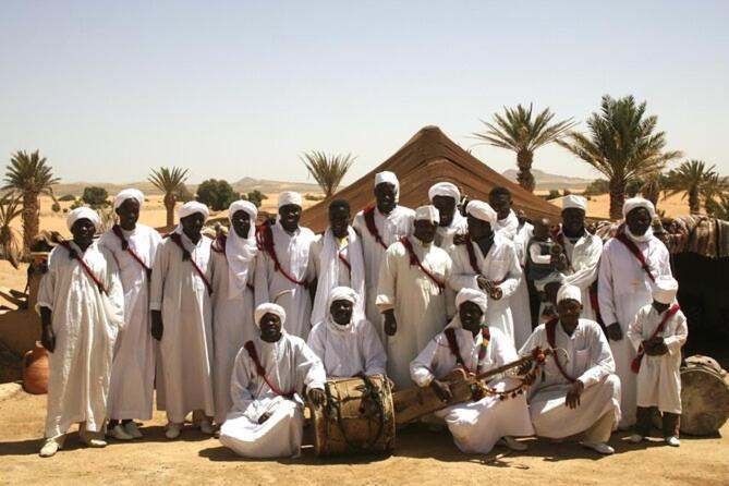 Les Pyramides Hotel Merzouga Bagian luar foto
