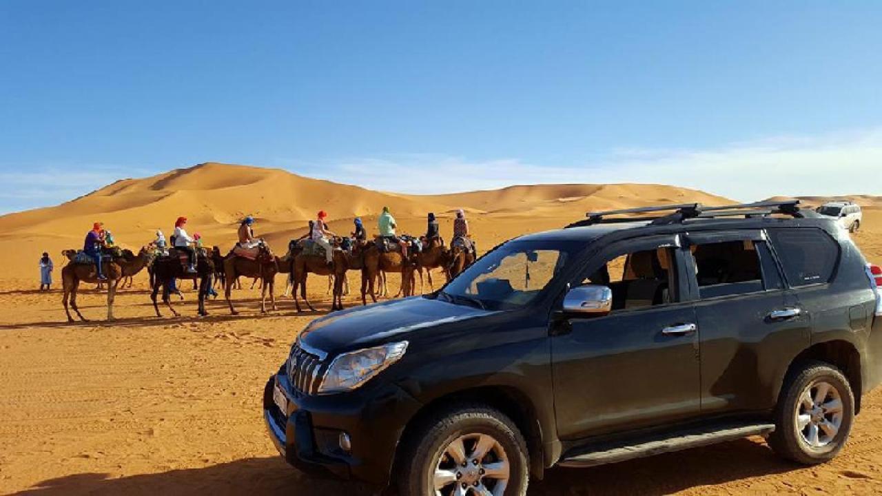 Les Pyramides Hotel Merzouga Bagian luar foto