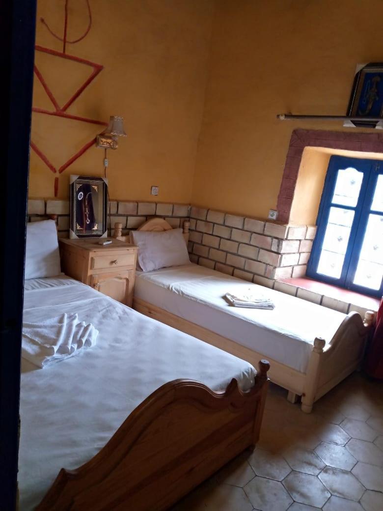 Les Pyramides Hotel Merzouga Bagian luar foto