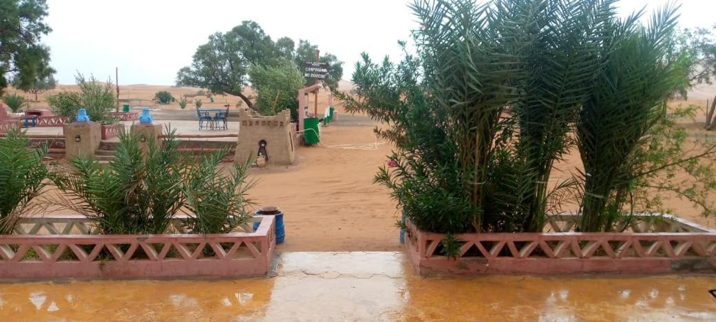 Les Pyramides Hotel Merzouga Bagian luar foto